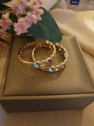 Pendientes chapados en oro nuevos mide 3.5 cm