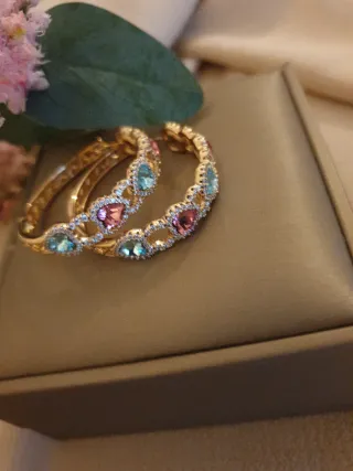 Pendientes chapados en oro nuevos mide 3.5 cm