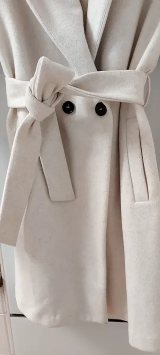 Abrigo Zara Beige con Capucha y Cinturón