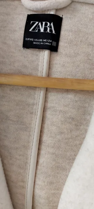 Abrigo Zara Beige con Capucha y Cinturón