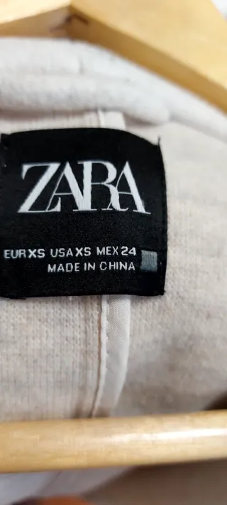 Abrigo Zara Beige con Capucha y Cinturón