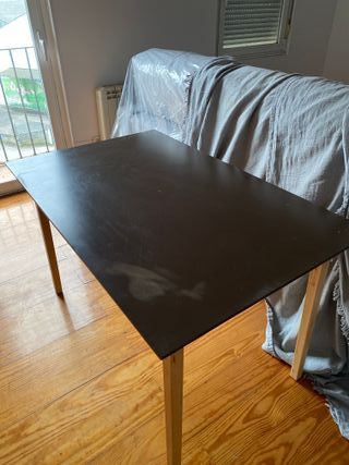 Mesa de comedor de madera oscura 120x75