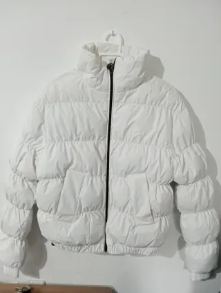 Sudadera negra con cremallera