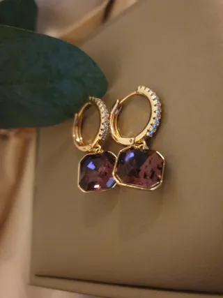 Pendientes chapados en oro con caja