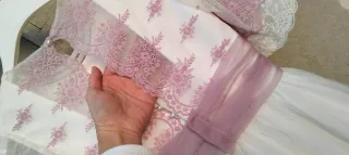 Vestido de comunión blanco y malva  bordado