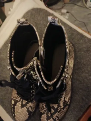 Stivaletti Guess Pitone Beige/Nero