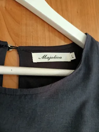 Blusa negra bordada talla L