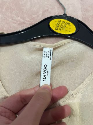 Blusa camisa Mango sin mangas beige Talla S nueva