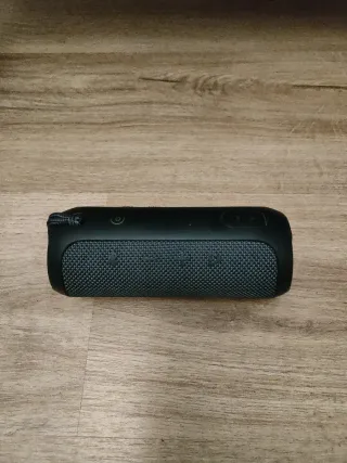 Altavoz JBL Flip en buen estado.
