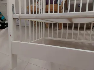 Cuna Gulliver IKEA blanca. La hemos hecho colecho.