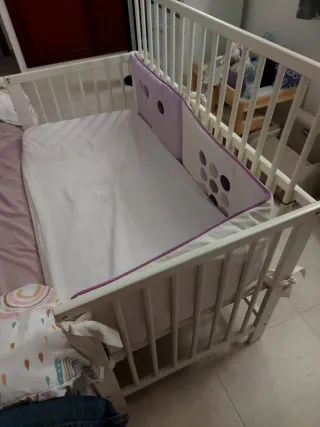 Cuna Gulliver IKEA blanca. La hemos hecho colecho.