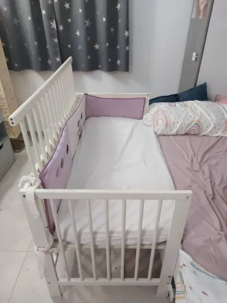 Cuna Gulliver IKEA blanca. La hemos hecho colecho.