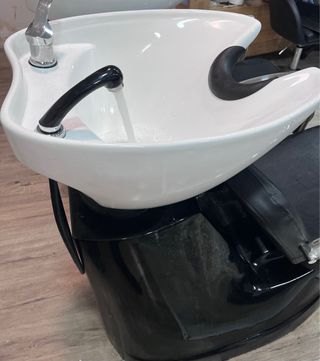 Vendo mobiliario de peluquería semi nuevo