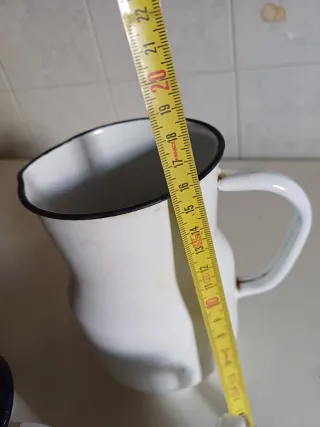 Jarra porcelanica para vino y vasos