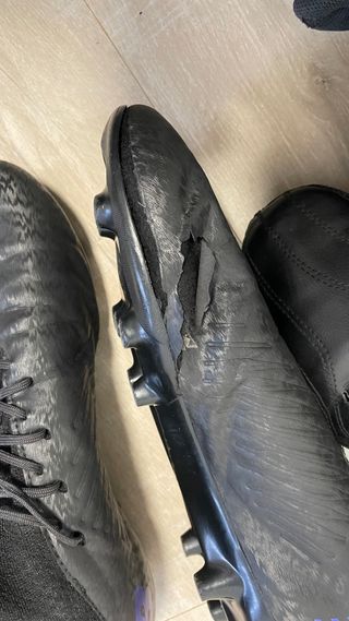 Botas de fútbol y espinilleras