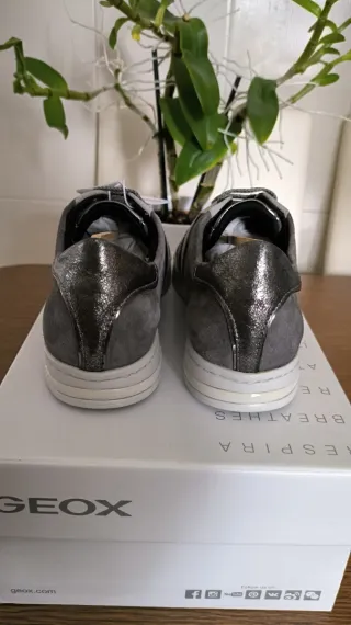 Sneakers Geox Grigie e Argentate Taglia 36