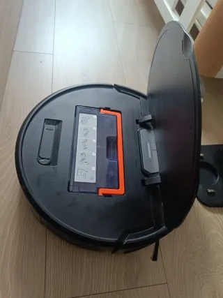 Robot aspirador y fregasuelos