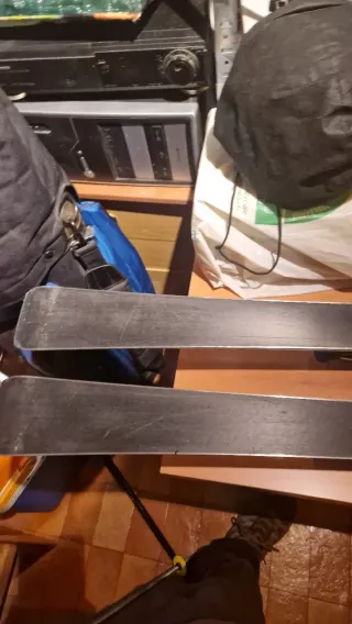 Esquís con fijaciones Salomón