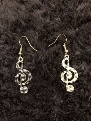 Pendientes Clave de Sol Dorados con Circonitas