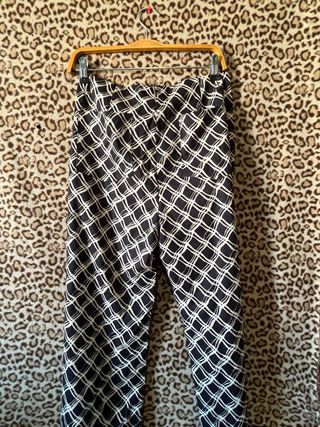 Pantalones estampados blanco y negro