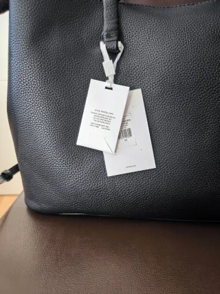 Bolso Tommy Hilfiger TH Emblem Satchel Negro