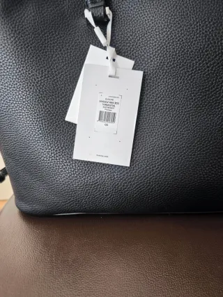 Bolso Tommy Hilfiger TH Emblem Satchel Negro