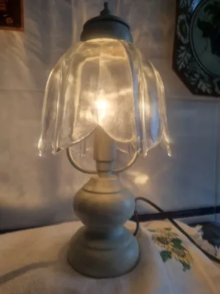 Lámpara vintage mesita cristal y blanco