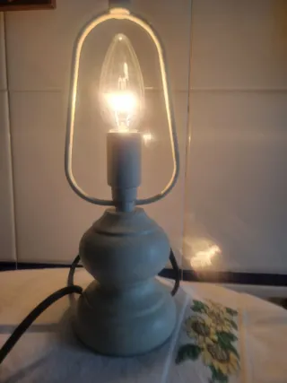 Lámpara vintage mesita cristal y blanco