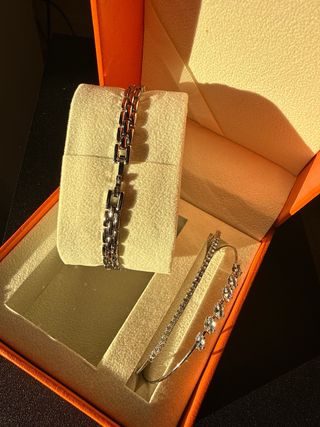 Reloj y pulsera de plata con pedrería