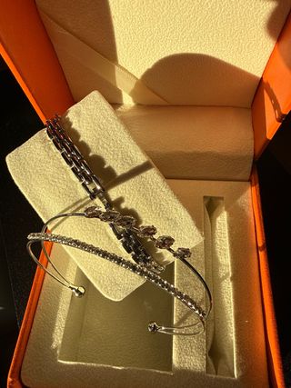 Reloj y pulsera de plata con pedrería