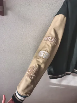 Chaqueta universitaria sin estrenar