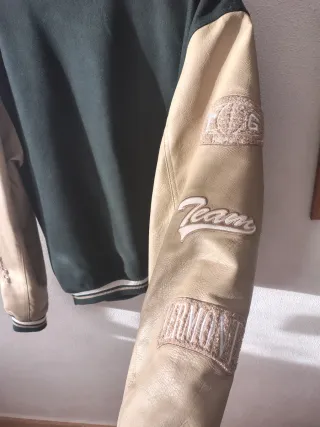 Chaqueta universitaria sin estrenar