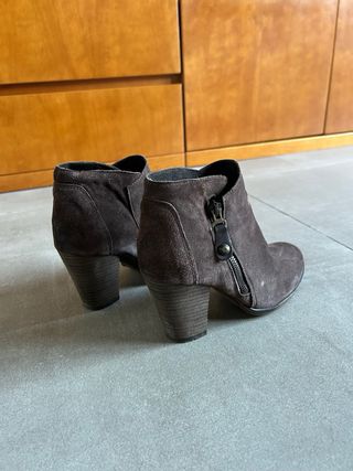 Botines de piel marrones