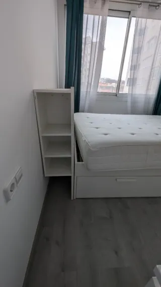 Canapé con almacenaje y cabecero blanco