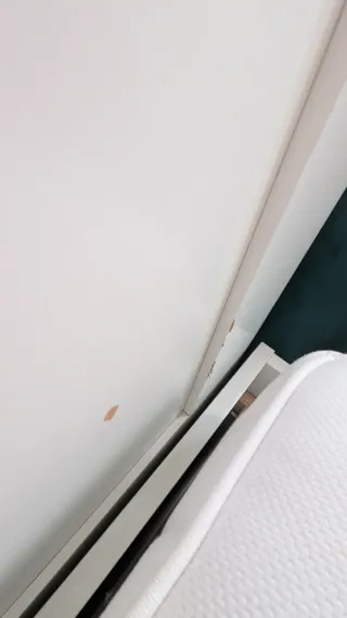 Canapé con almacenaje y cabecero blanco