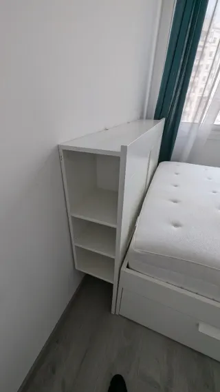 Canapé con almacenaje y cabecero blanco