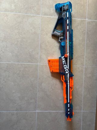 Nerf Mega con bípode y cargador
