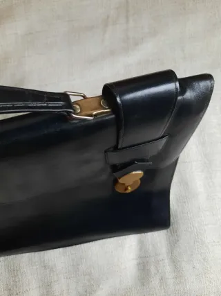 Maletín vintage en cuero cosido