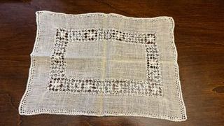 Centrino in lino bianco