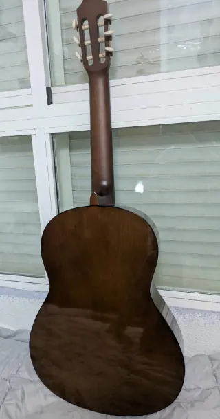 Guitarra Clásica Yamaha C40 + Soporte