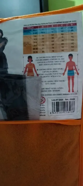 Vestido gótico negro con volantes