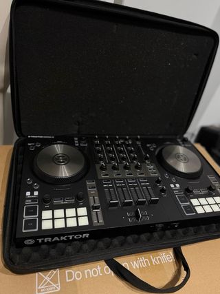 Controlador DJ Traktor S3