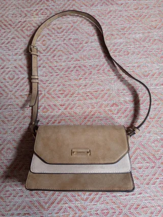 Bolso bandolera beige y marrón
