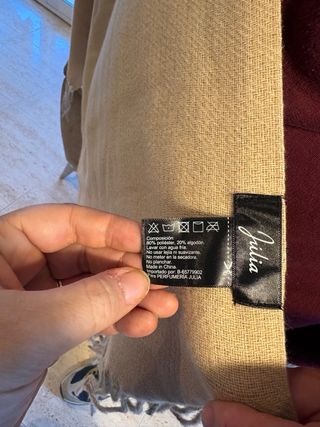 Bufanda beige textura agradable nueva sin estrenar