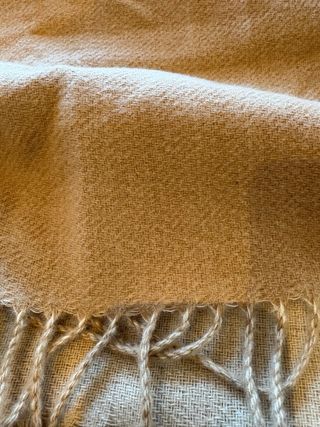 Bufanda beige textura agradable nueva sin estrenar