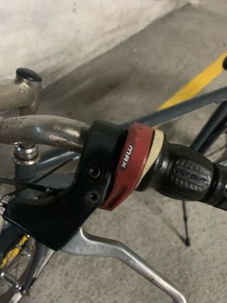 Bicicleta de paseo gris