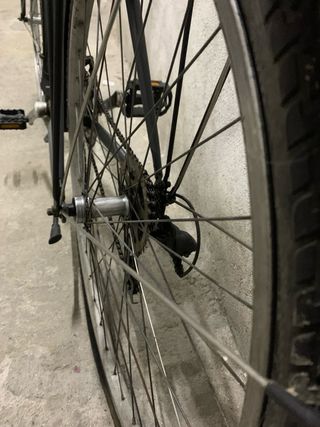 Bicicleta de paseo gris