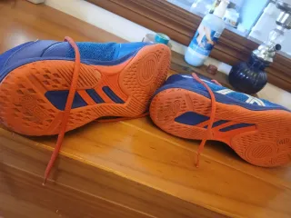 Zapatillas Asics Azules y Rojas