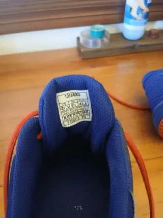 Zapatillas Asics Azules y Rojas