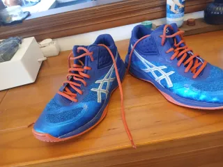 Zapatillas Asics Azules y Rojas